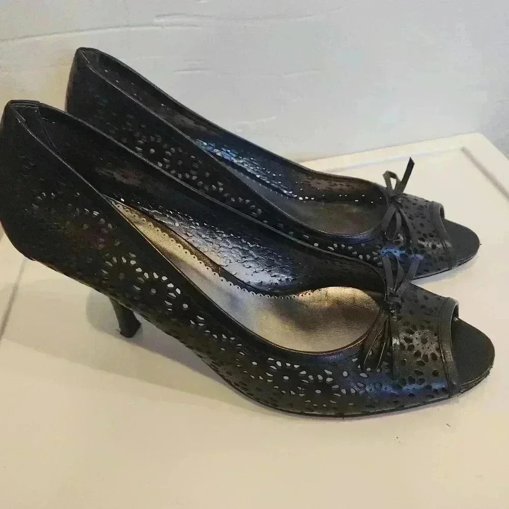 Oscar De La Renta Black Cutout Heels With Bow